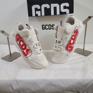 Men's Athletic Shoes - White and Red